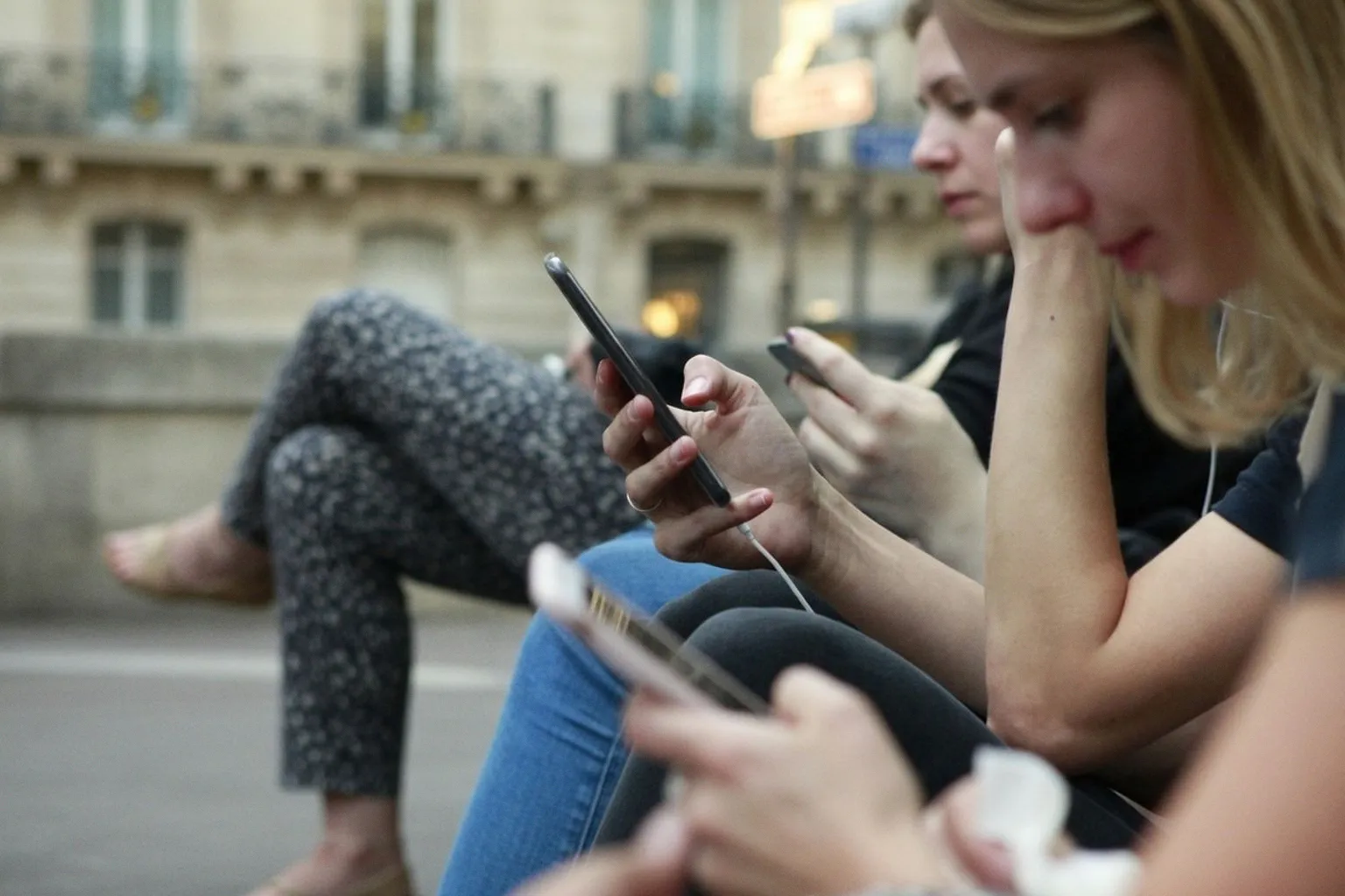 Réseaux sociaux : les avertissements sanitaires peuvent-ils limiter l'usage chez les jeunes ?